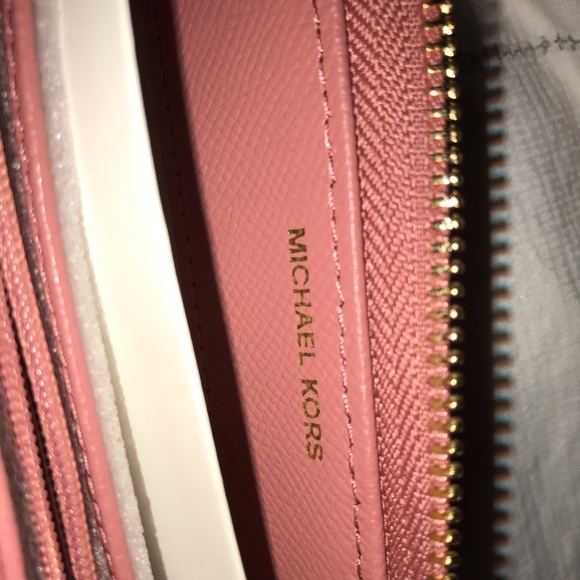 Michael Kors Crossgrain Continental Wristlet NWT - Picture 5 of 8